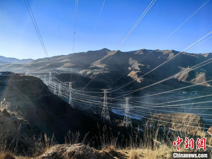 賭博:瑪爾擋水電站330千伏輸電線路工程全麪竣工